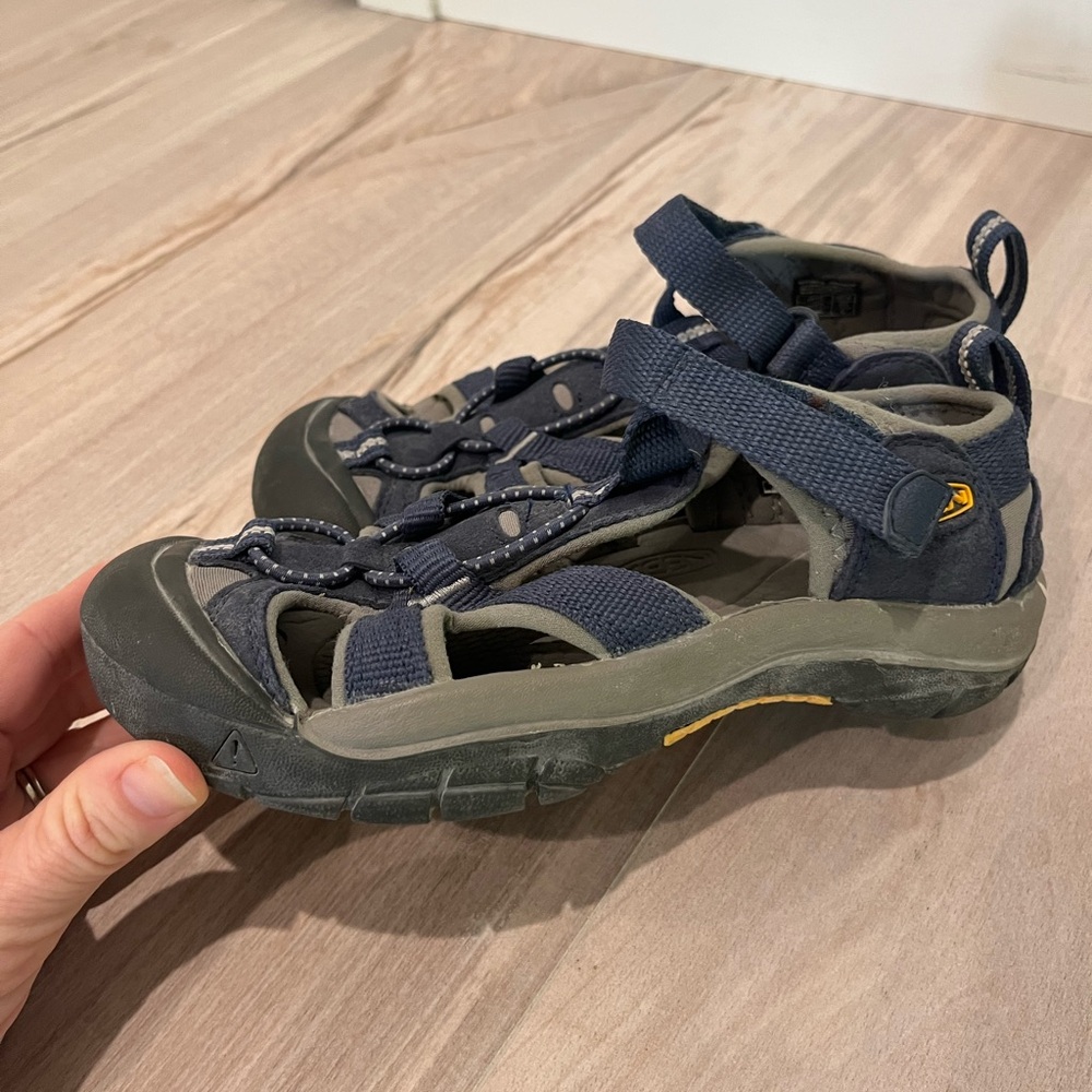 KEEN Kids' Dark Blue and Gray Sandals Size 1 - Picture 4 of 11